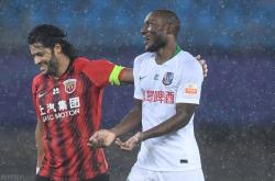 雷速体育-关于泰达客场不敌上港，连续两轮失利排名下滑的信息