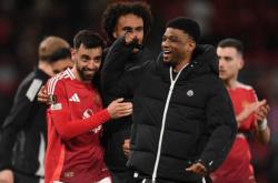 雷速体育官方-包含曼联客场战平维拉，止住连败势头的词条