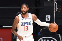 雷速体育直播官网-步行者逆转黄蜂取胜，球队欢庆