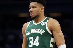 雷速体育官网首页-关于巴西男篮爆冷湖人B队，欧文高光表现的信息