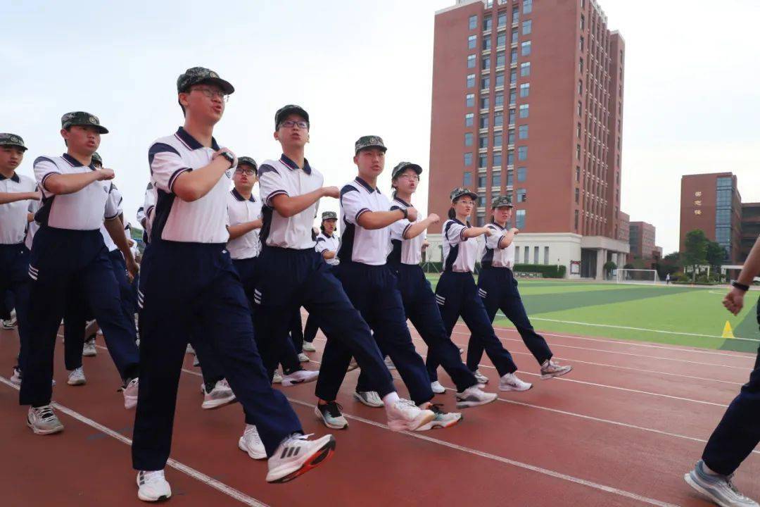 欧洲球队备战重要锦标赛，集训严谨高效！