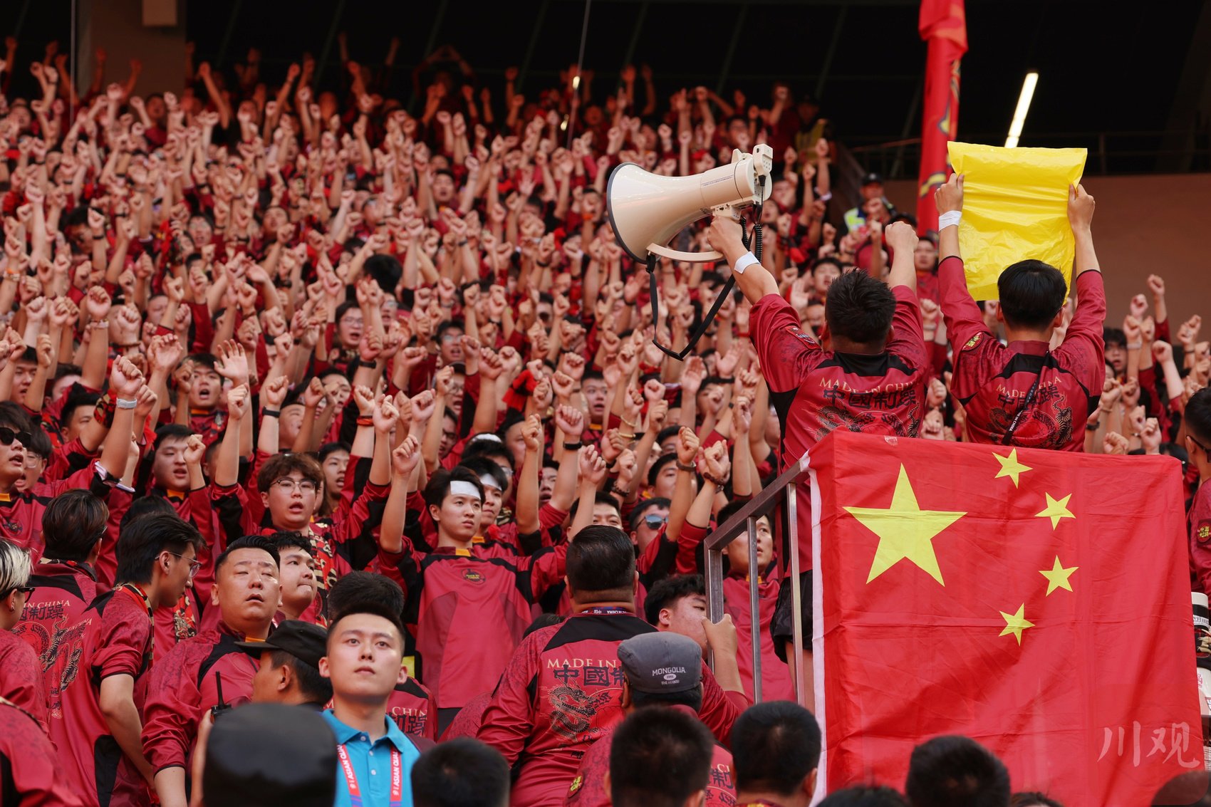 关于足球巅峰之战！全球球迷热情高涨的信息