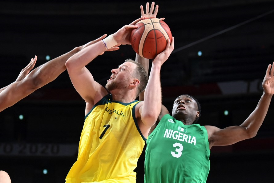 包含马刺老将闪电交易，球迷震惊不已的词条