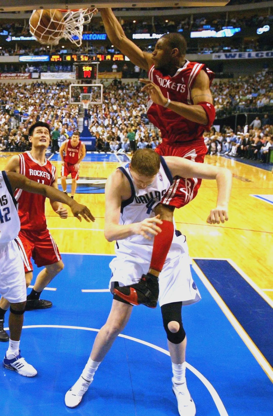 快船爆冷独行侠，布拉德利制霸全场的简单介绍