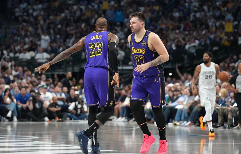 关于公牛碾压独行侠，拉文统治全场的信息