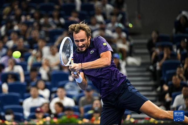 意大利网球队轻取西班牙网球队,梅德韦杰夫关键制胜的简单介绍 意大利网球队轻取西班牙网球队,梅德韦杰夫关键制胜的简单介绍