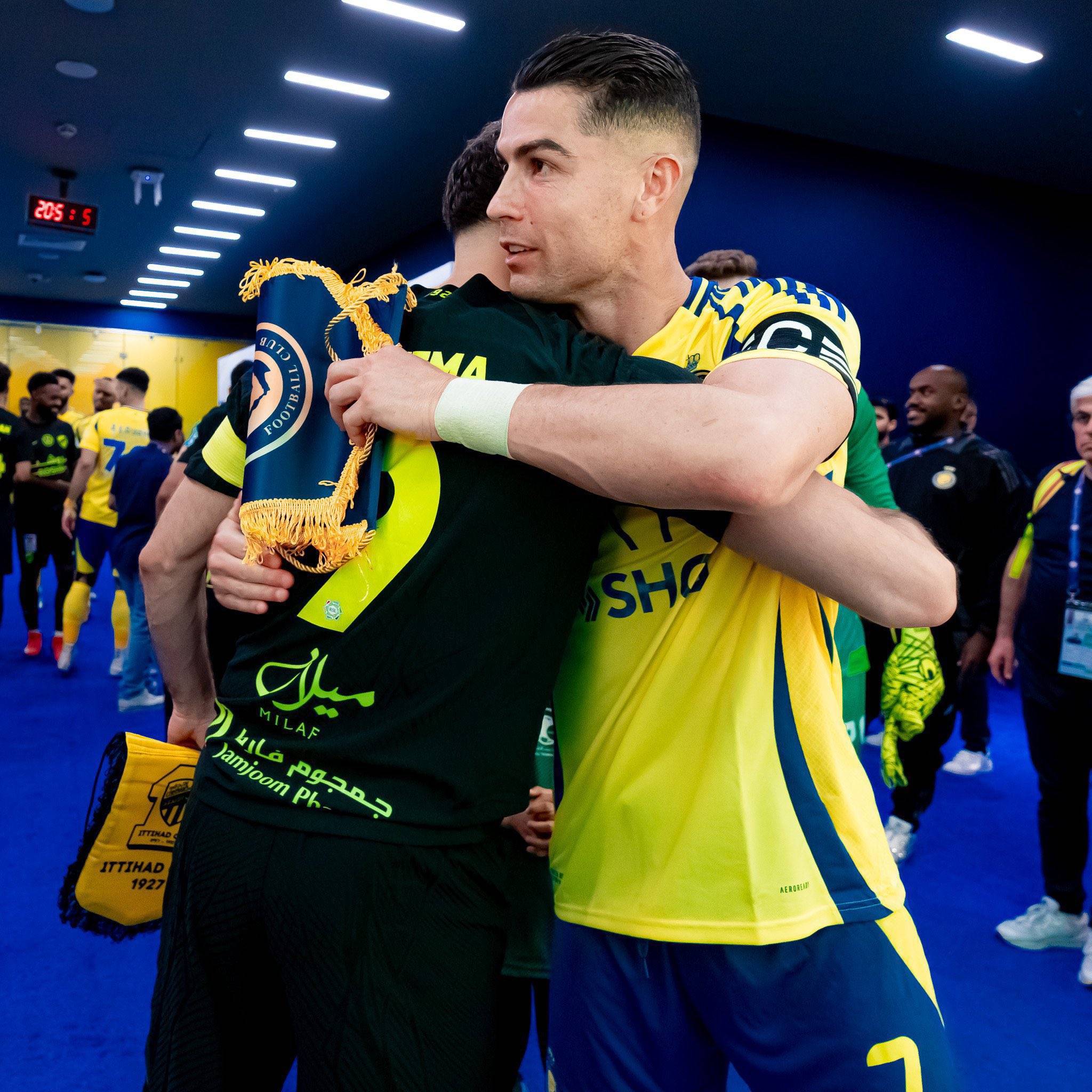 包含巴西碾压瑞士,本泽马一己之力扛起全队的词条 包含巴西碾压瑞士,本泽马一己之力扛起全队的词条