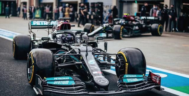 梅赛德斯完胜阿斯顿马丁，拉塞尔统治全场的简单介绍