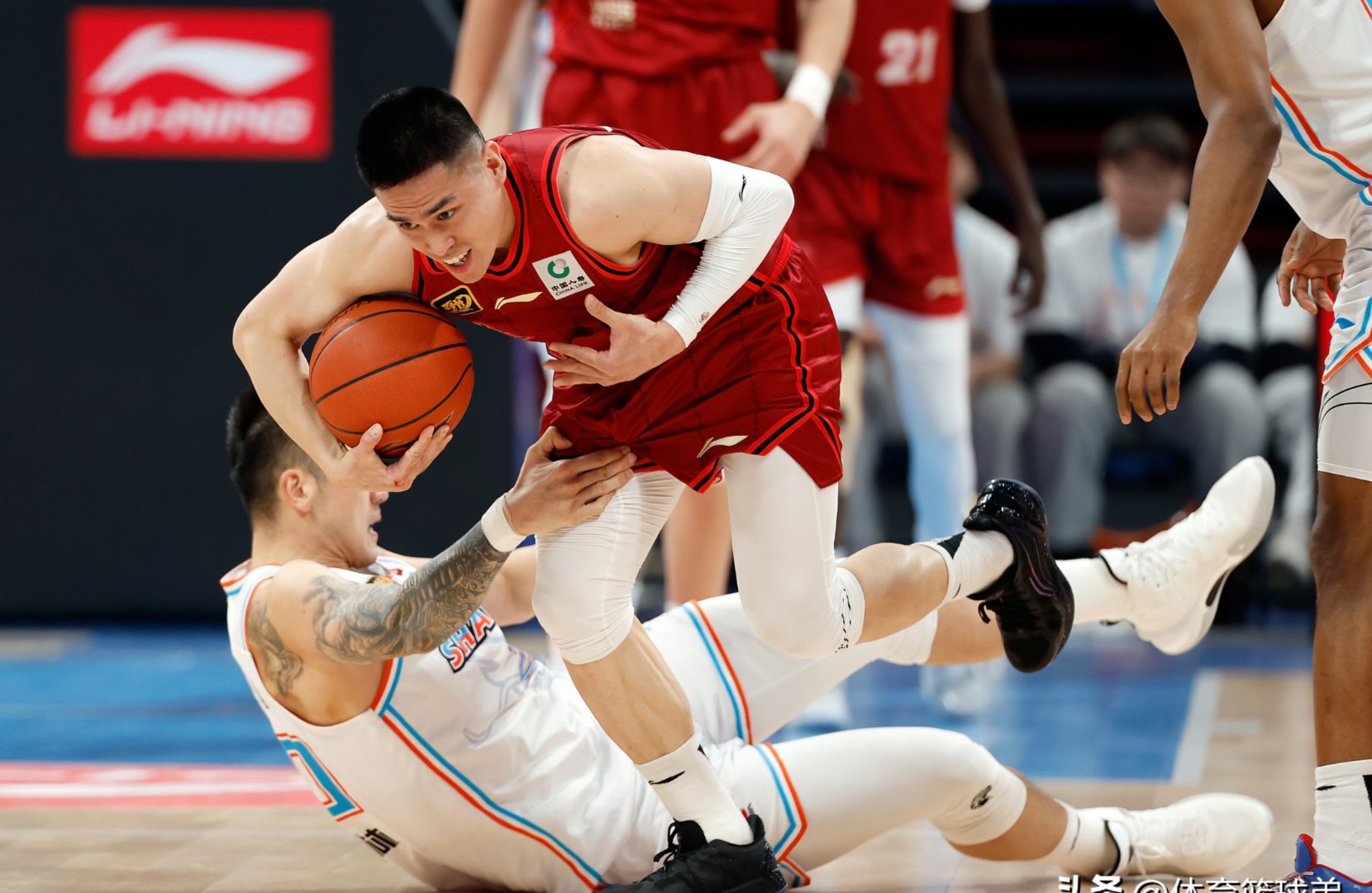 雄鹿轻取吉林队，王哲林统治全场