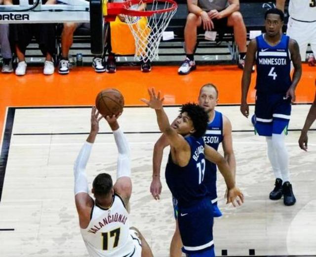 青岛队完胜湖人,戈贝尔高光表现 青岛队完胜湖人,戈贝尔高光表现